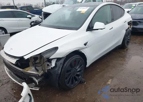 2023 Tesla Model Y Performance Dual Motor All-Wheel Drive z USA, uszkodzony, nr VIN 7SAYGDEF6PF810928